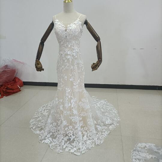 クラシカル 繊細レース くるみボタン 花嫁 パーティードレス エレガント 拳式 マーメイドライン 背中見せ