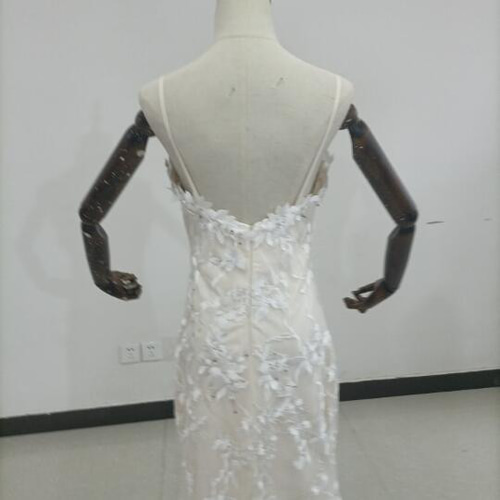 クラシカル 繊細レース くるみボタン 花嫁 パーティードレス  