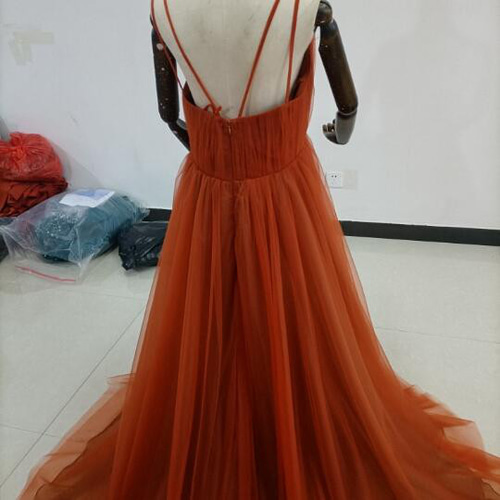 大好評中！カラードレス テラコッタ色 ソフトチュール Vネック  