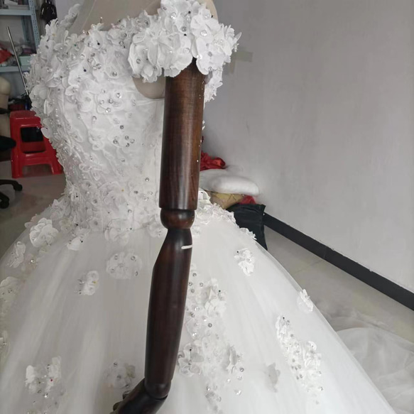豪華！ ウエディングドレス オフショルダー ソフトチュール ロングトレーン プリンセスライン 編み上げ 花嫁 7枚目の画像