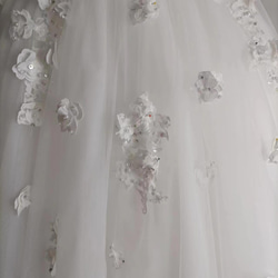 豪華！ ウエディングドレス オフショルダー ソフトチュール ロングトレーン プリンセスライン 編み上げ 花嫁 2枚目の画像