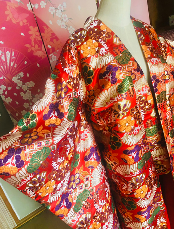 豪華！ 赤 オーガンジー打掛　着物　オーバードレス　レース羽織　日常可能　お色直し　精緻な刺繍 3枚目の画像
