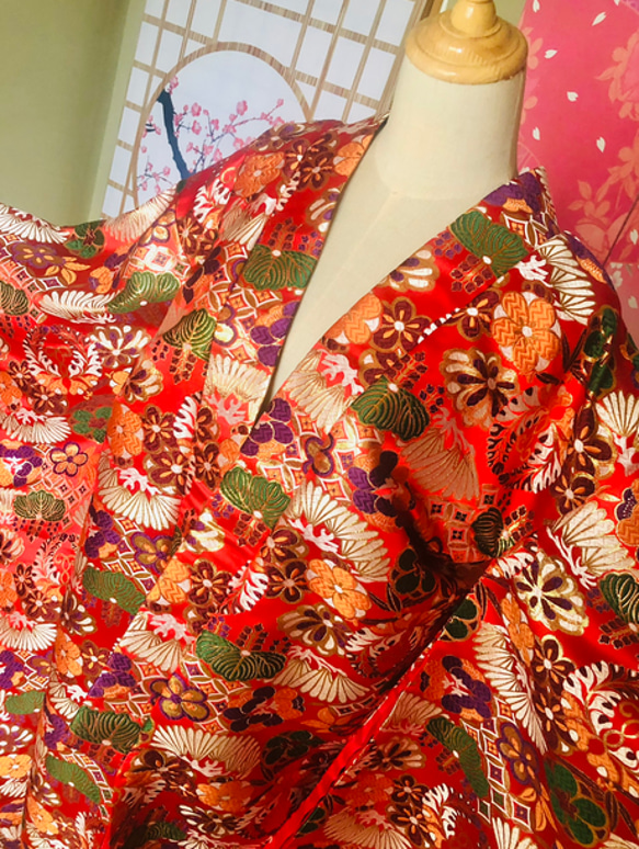 豪華！ 赤 オーガンジー打掛　着物　オーバードレス　レース羽織　日常可能　お色直し　精緻な刺繍 2枚目の画像