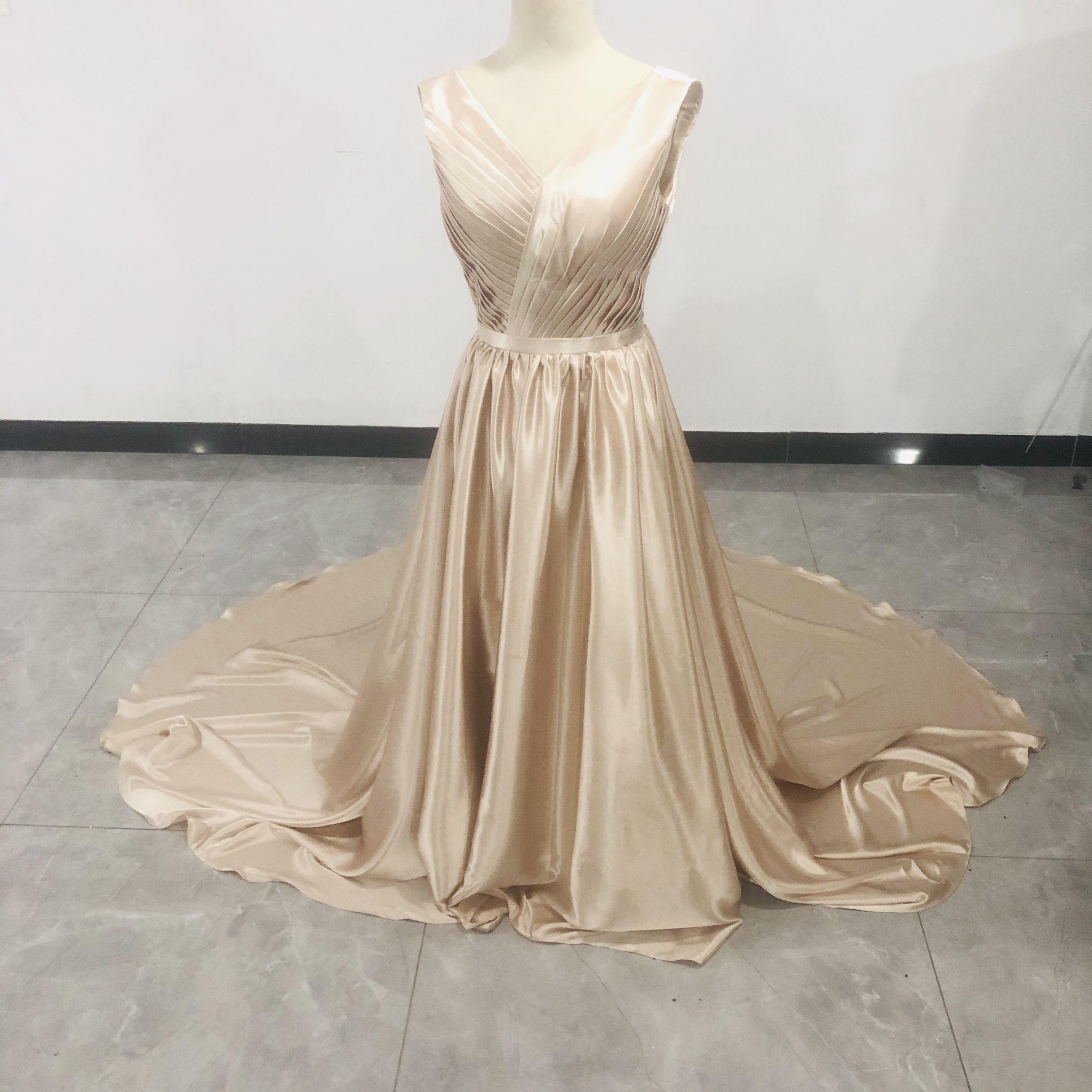 上品！カラードレス 薄シャンパンの色 優雅なシルエット フックタイプの編み上げ 二次会/拳式