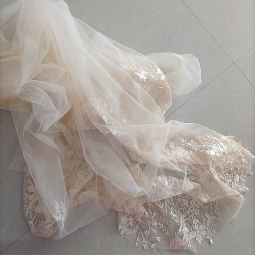 高品質！薄シャンパンの色 コーム付き ロングベール 繊細レース 豪華  