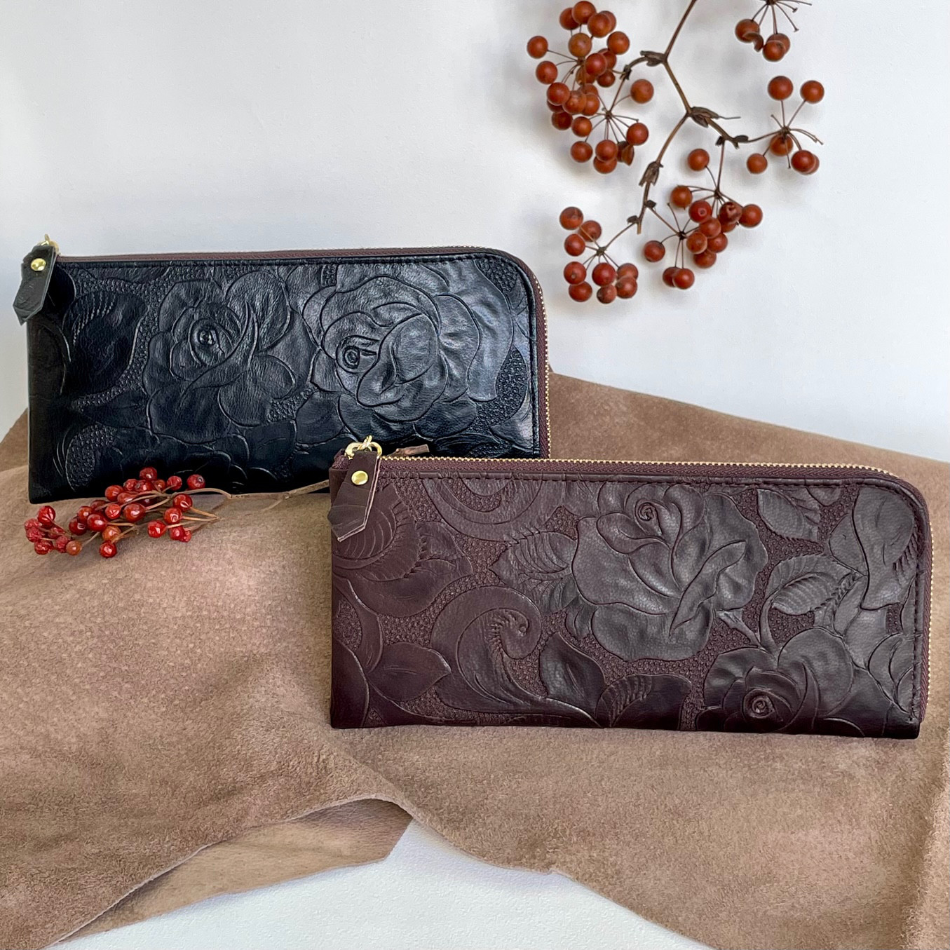 バラの型押し本革 長財布　ブラウン・ブラック