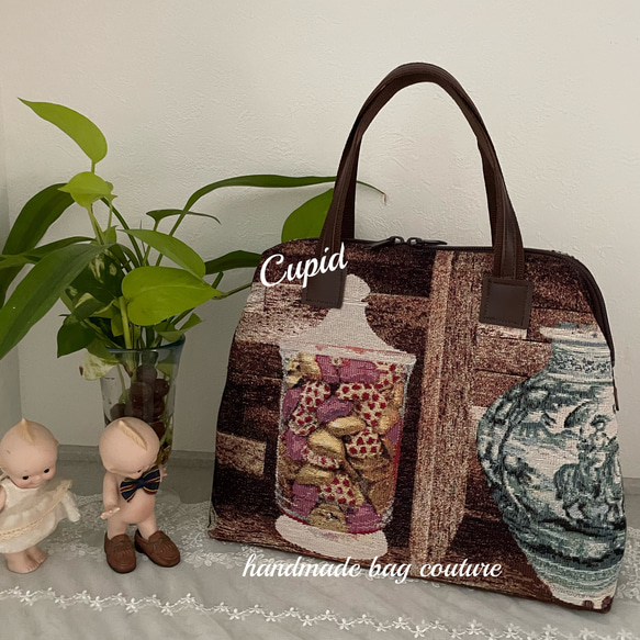 オランダゴブラン織（本、時計、チョコレート、花瓶柄）を使ったカパっと開閉軽量2wayクラシックボストンバッグ 3枚目の画像