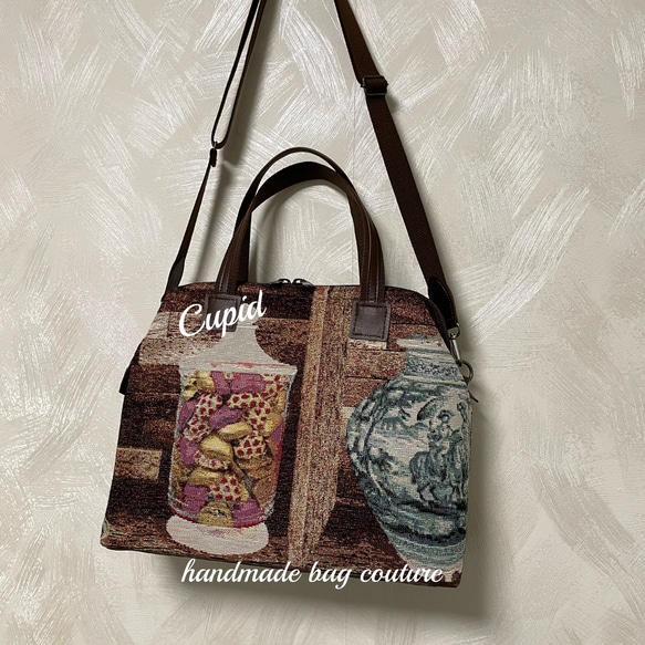 オランダゴブラン織（本、時計、チョコレート、花瓶柄）を使ったカパっと開閉軽量2wayクラシックボストンバッグ 5枚目の画像