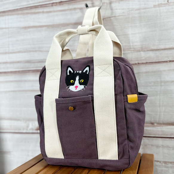 【送料無料】白黒猫の刺繍 たっぷりポケット付き Zip式 キャンバスミニリュック 3枚目の画像