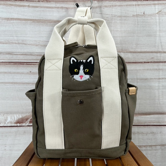 【送料無料】白黒猫の刺繍 たっぷりポケット付き Zip式 キャンバスミニリュック 2枚目の画像