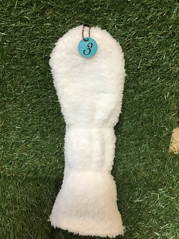 ゴルフ ヘッドカバーに付けるナンバーチャーム　ヌメ革　空色　１文字　レーザー加工 3枚目の画像