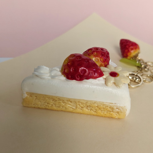 大人可愛い苺のショートケーキ バッグチャーム キーホルダー