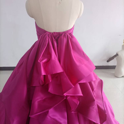 豪華！ビビッドピンク ウエディングドレス ベアトップ 華やかな  