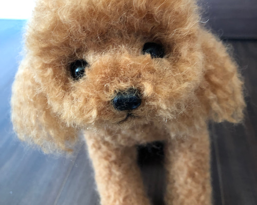 おとママ羊毛フェルト ダークレッドトイプードル いい子にお座り