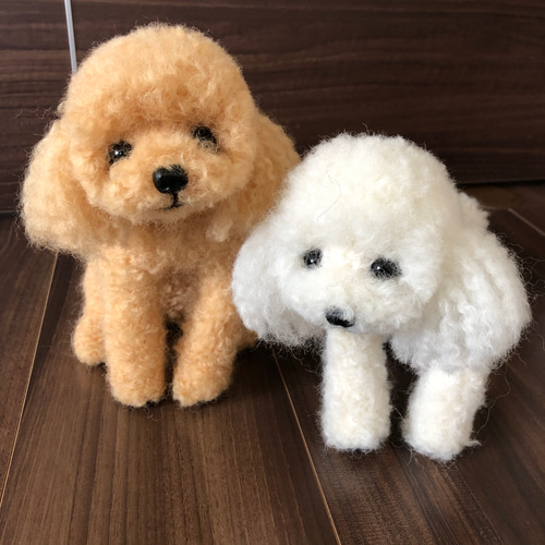 おとママ羊毛フェルト アプリコットトイプードル いい子にお座り