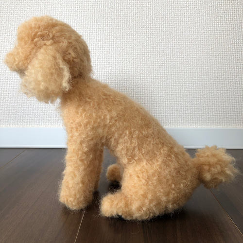 羊毛フェルト　お座り大きめのトイプードル　ハンドメイド 羊毛フェルト お座り大きめのトイプードル ハンドメイド