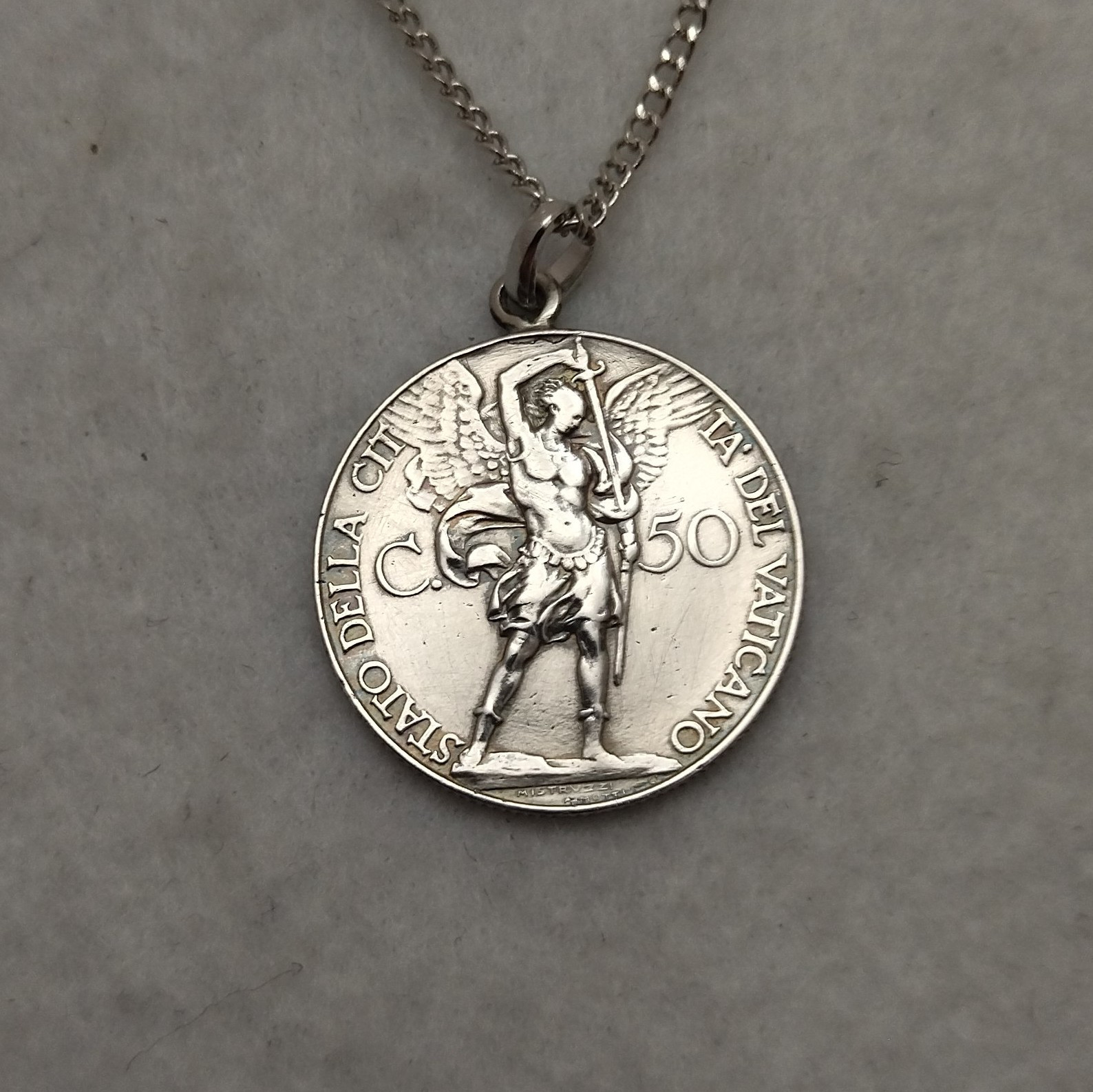 大天使ミカエル　 バチカン市国のネックレス　 着けっ放しOK 大天使ミカエル バチカン市国のコインネックレス ネックレス