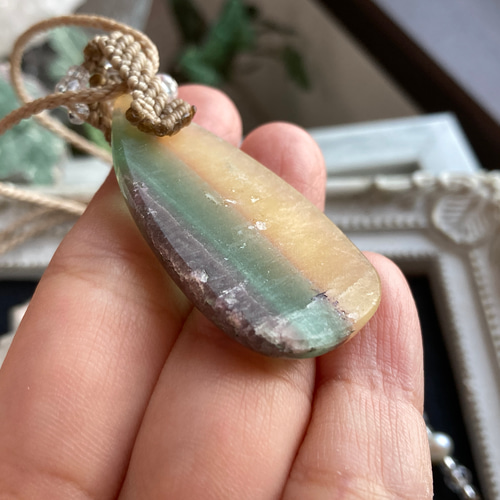 マルチカラーフローライト 天然石マクラメ編みネックレス