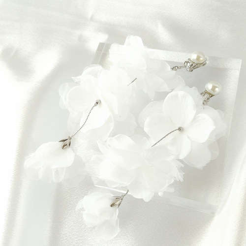 ふんわり華やか シフォン大ぶりフラワー 痛くないイヤリング チタン