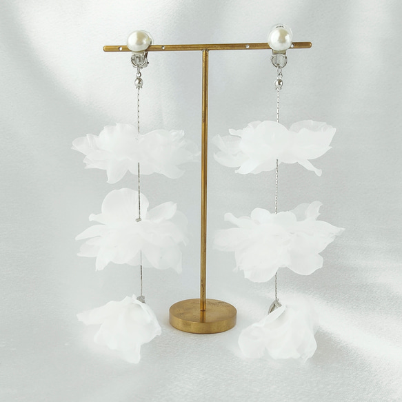 ふんわり華やか シフォン大ぶりフラワー イヤリング ピアス