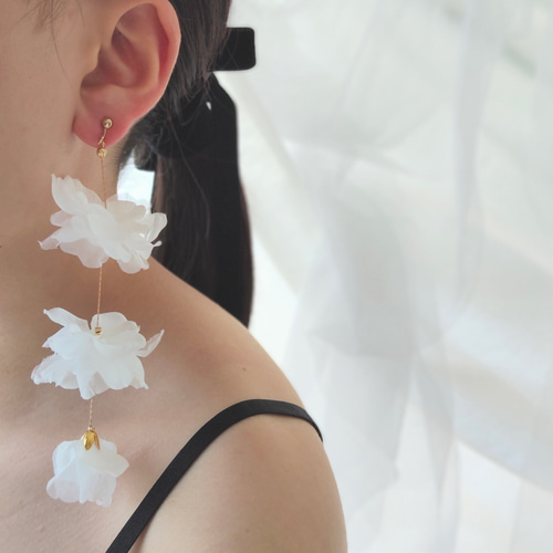 ✔stcat風大振り アンティーク♡イヤリング ふんわり華やか シフォン大ぶりフラワー 痛くないイヤリング チタン