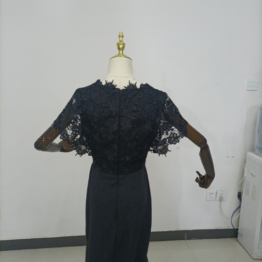 高品質！黒 姫袖 パーティードレス マーメイドライン 細見えシルエット エレガントレース 謝恩会 二次会