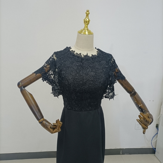 高品質！黒 姫袖 パーティードレス マーメイドライン 細見えシルエット エレガントレース 謝恩会 二次会