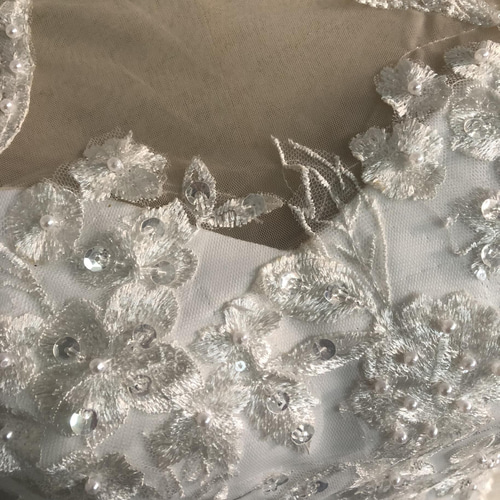 華やか オフホワイト Aライン ドレス ノースリーブ 繊細レース 結婚式  