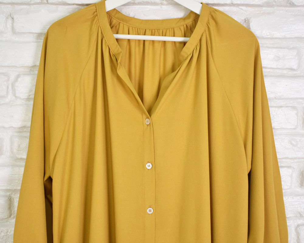 シンプルなスキッパー長袖ワンピース　＜マスタードイエロー＞