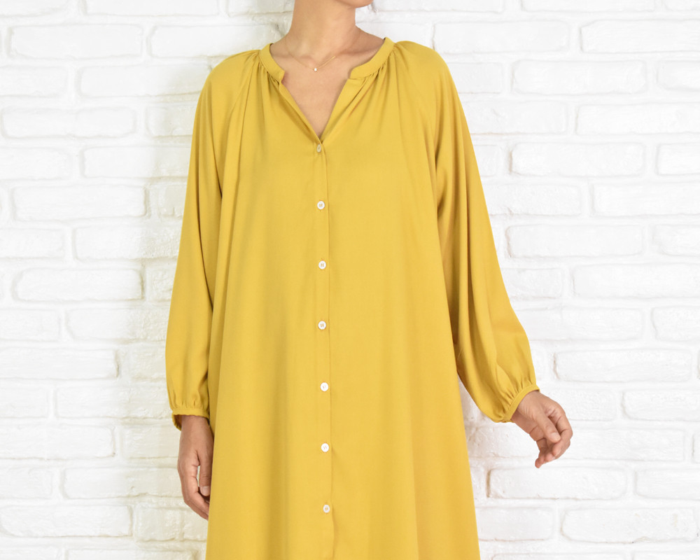 シンプルなスキッパー長袖ワンピース　＜マスタードイエロー＞