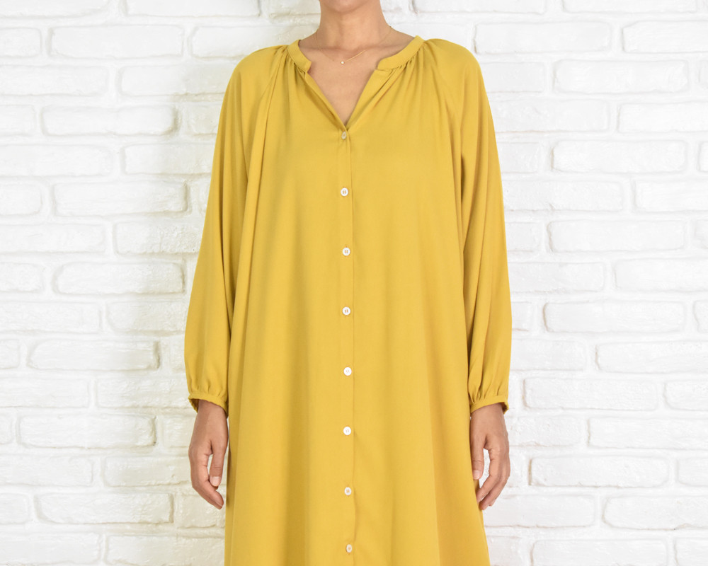 シンプルなスキッパー長袖ワンピース　＜マスタードイエロー＞