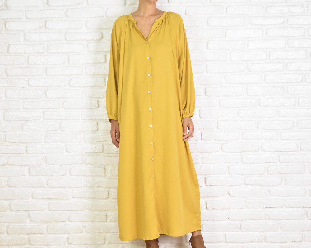 シンプルなスキッパー長袖ワンピース　＜マスタードイエロー＞