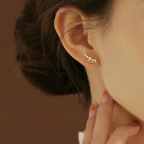 SALE【p90】ジルコニアパヴェカーブピアス 18kgp ピアス（スタッド・一  