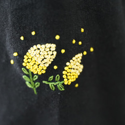 クロップド　ミモザ刺繍　トレーナー　ブラック 7枚目の画像