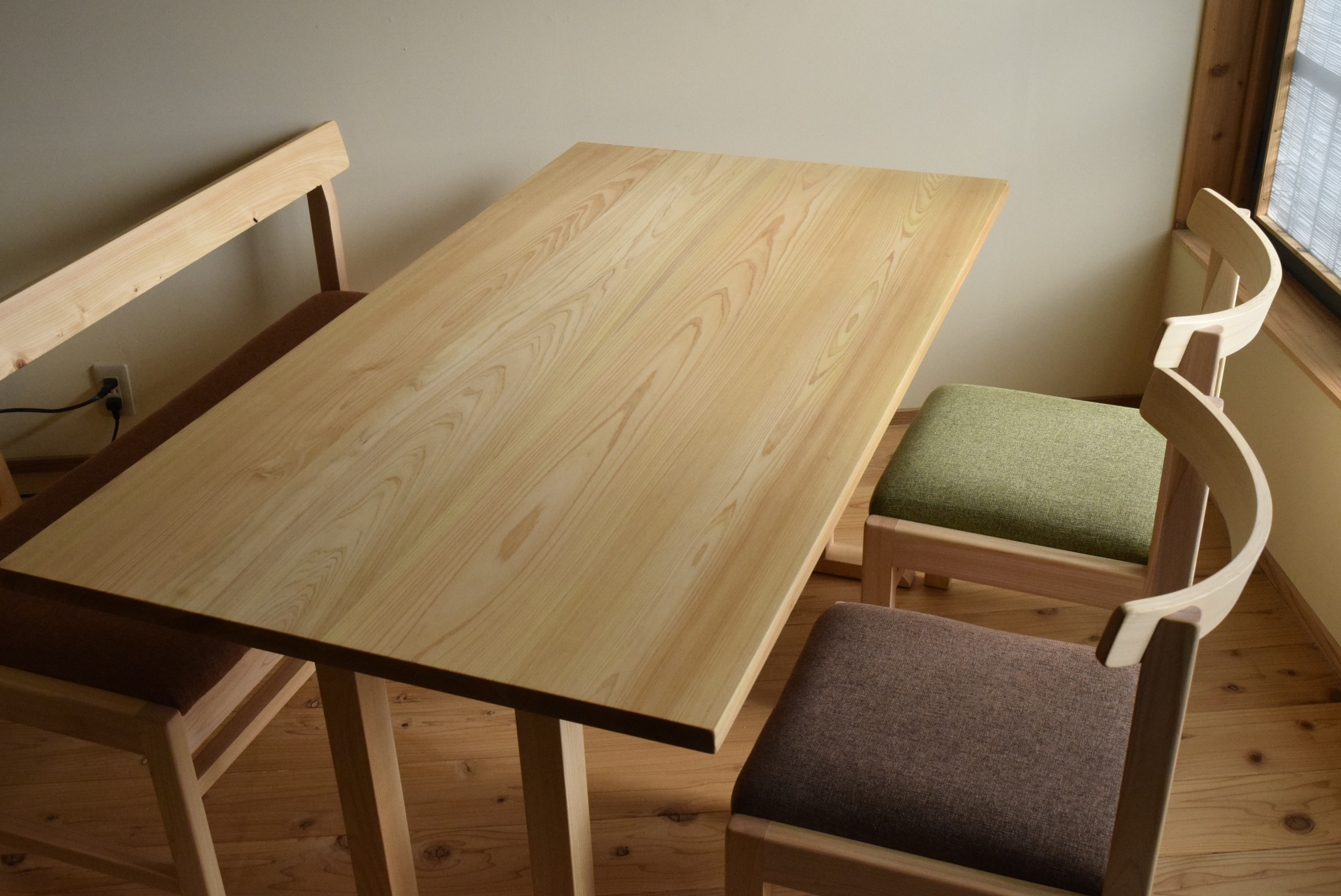 テーブル 事務机 天板ヒノキの集成材 幅180 ワトコオイルホワイト ピカピカ