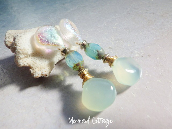 Sea Goddess Chalcedony Earrings 　 海の女神のカルセドニーピアス☆　シリコンポストピアス 3枚目の画像