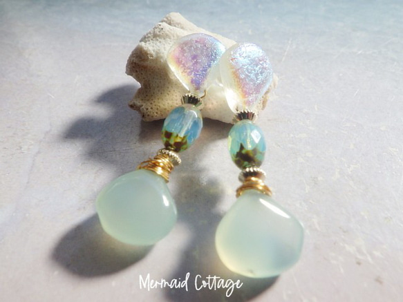 Sea Goddess Chalcedony Earrings 　 海の女神のカルセドニーピアス☆　シリコンポストピアス 1枚目の画像