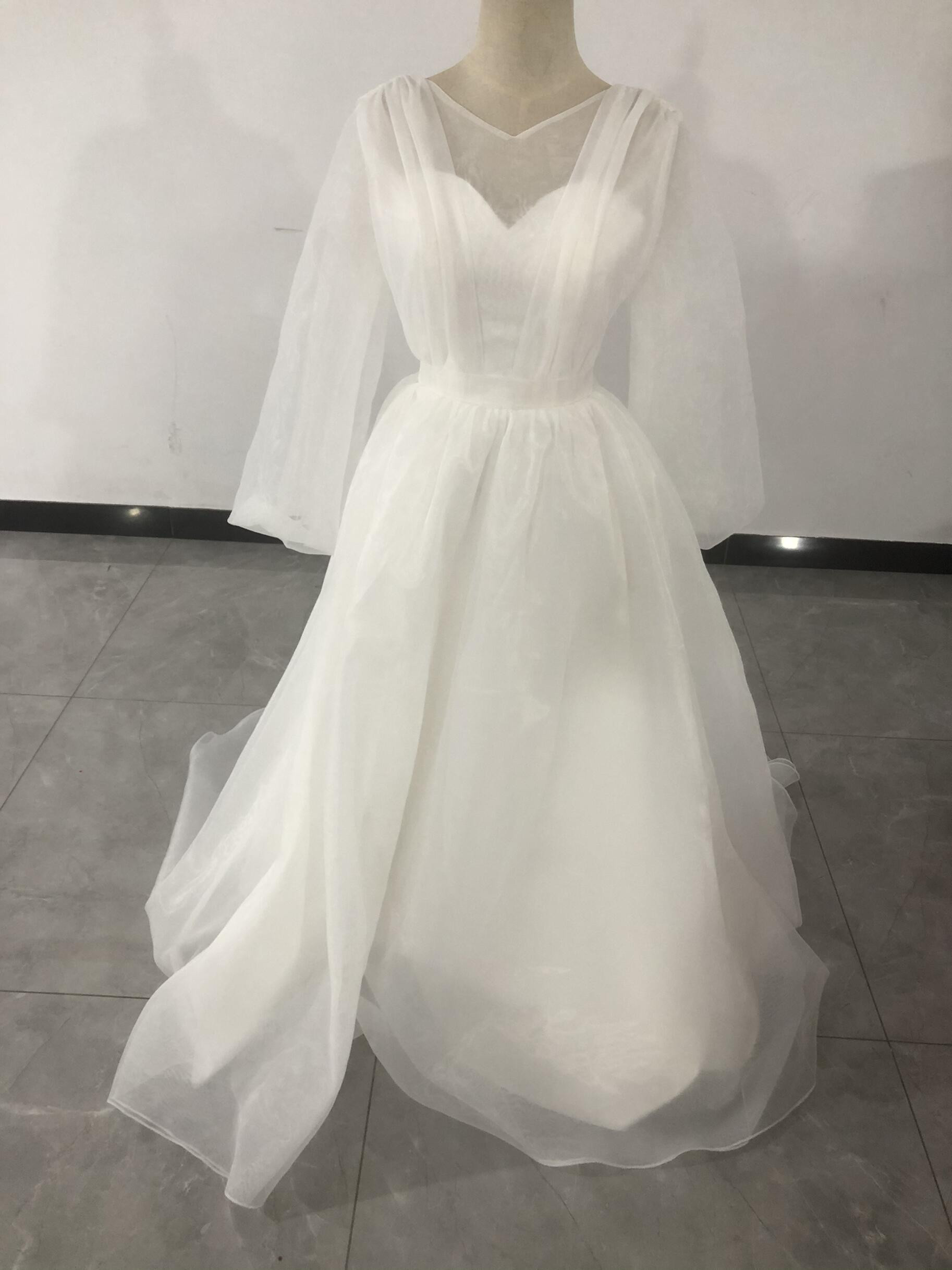 エレガント エアリー感 ボタニカル柄のドレス 長袖 背中見せ シースルー袖 パーティードレス バックレ 2次会