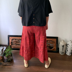 手織り綿ティアードガウチョパンツ　裾さばきも楽しいスカート風　赤絣 10枚目の画像