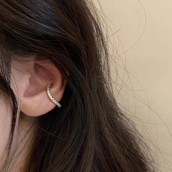 ジルコニア イヤーカフ ウェーブ ゴールド シンプル 大人女子 ear cuff 片耳用 2枚目の画像