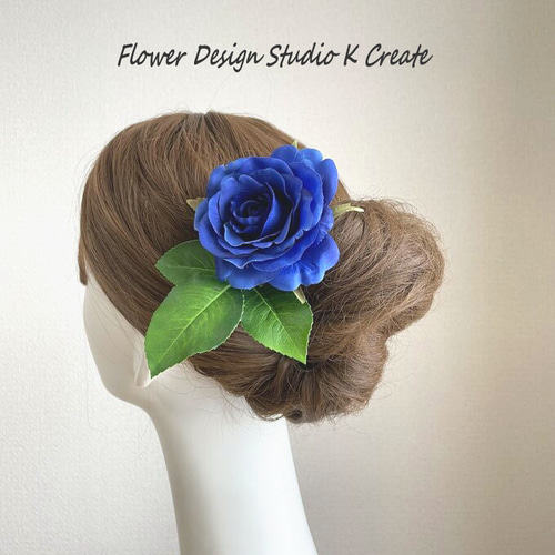 青い薔薇と葉っぱの髪飾り（青/ブルー） 青 青い薔薇 髪飾り ブルー