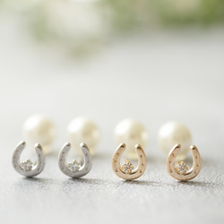 干支　木馬ピアス 2026年干支 馬】ホースシュー K10/K10WG ジルコニアとパールのピアス