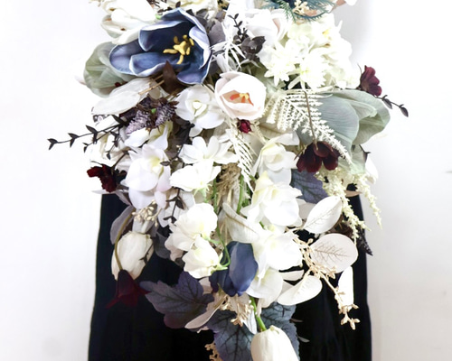 ブルーインピュアホワイトキャスケードブーケ ウェディングブーケ