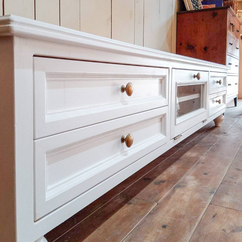 おしゃれ かわいい フランスアンティークテレビボード（ホワイト）  英国アンティークローボード 輸入住宅向けオーダー家具