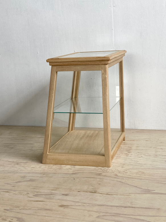 ［サイズオーダー可］木製 卓上 ショーケース 2段 傾斜ガラスケース 5枚目の画像