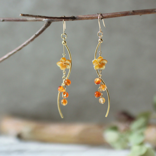 Creema限定 ポイントアップ】秋色のお花と実のボタニカルなピアス