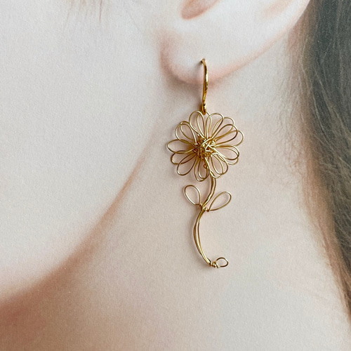 デイジーflower ピアス/イヤリング ピアス（スタッド・一粒