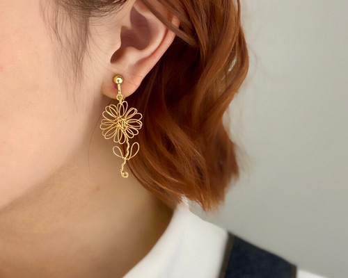 デイジーflower ピアス/イヤリング ピアス（スタッド・一粒