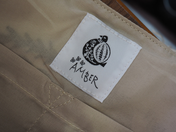 【とも様専用ページ】トートバッグ✴︎AMBER オリジナルリネンの刺繍バッグ　きなり　♪チャームつき♪ 5枚目の画像