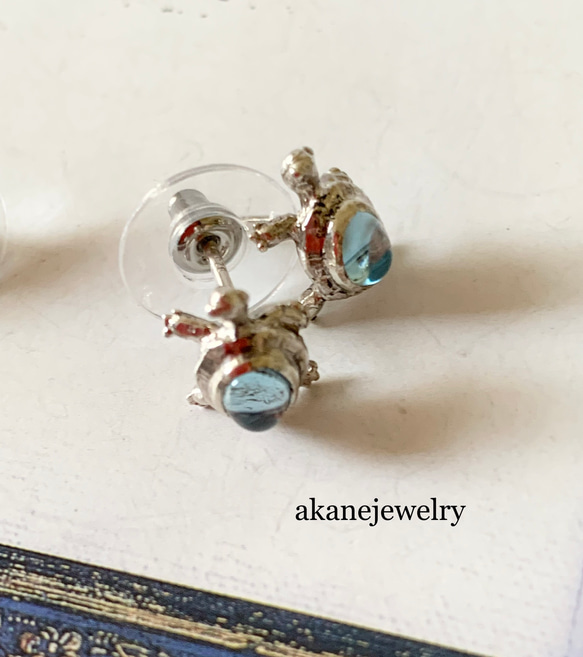 亀の甲羅には青空がある　片耳ブルートパーズと亀のピアス 3枚目の画像